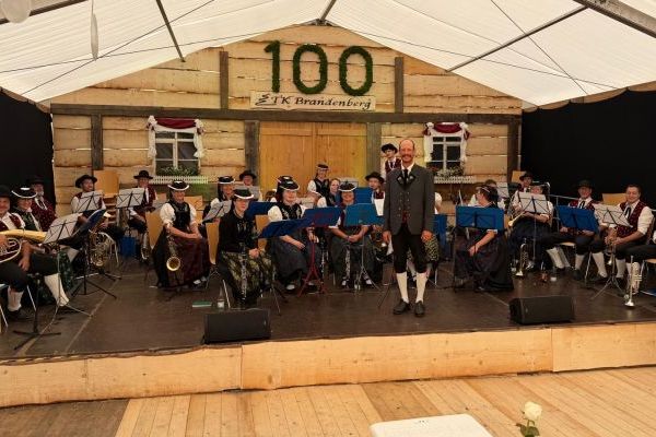 Frühschoppen Konzert beim 100 jährigen Jubiläum der Trachtenkapelle Brandenberg
